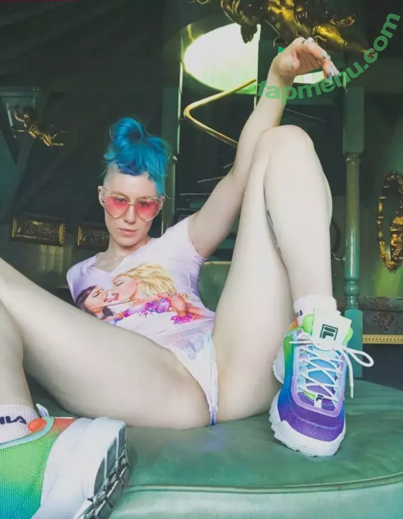 Comicbookgirl19 nude photo #0129 (DanikaXIX / pirateflagnislandgirl)