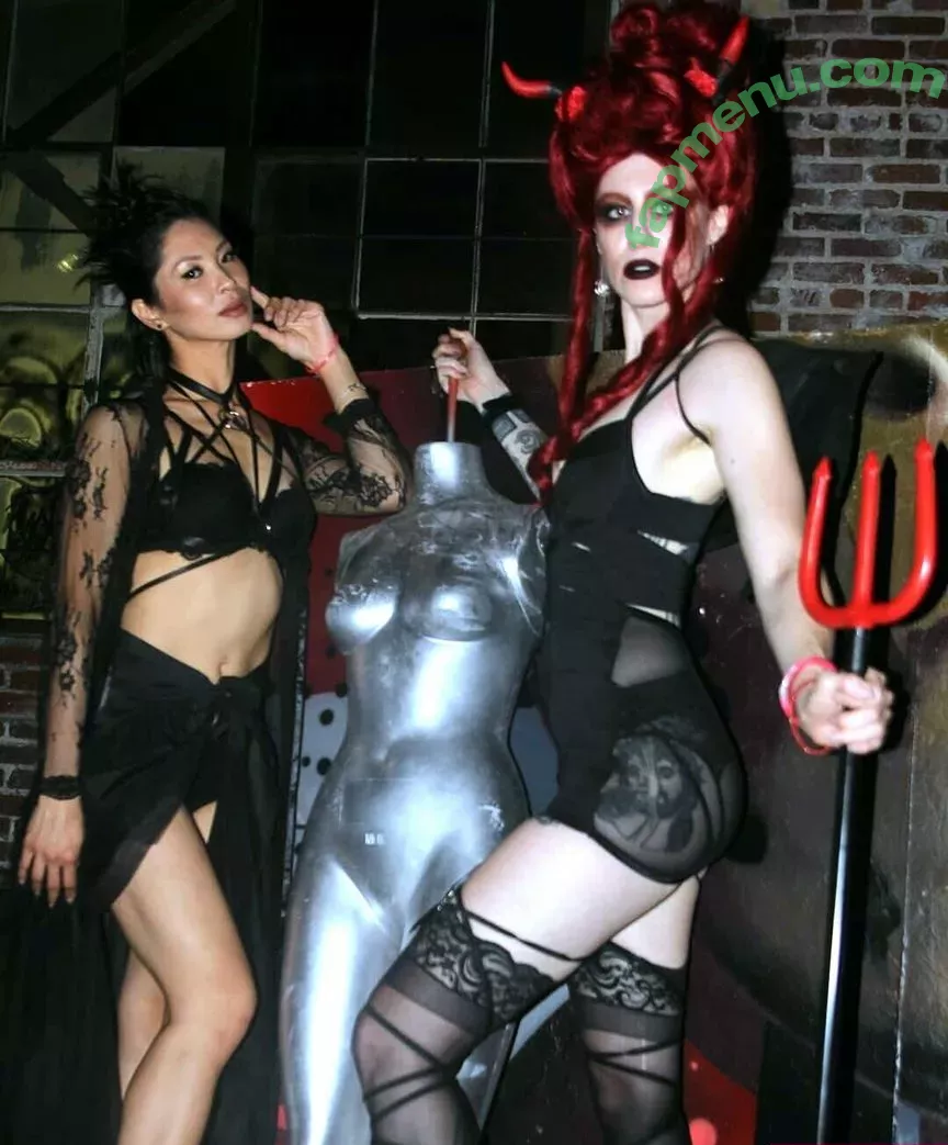 Comicbookgirl19 nude photo #0159 (DanikaXIX / pirateflagnislandgirl)