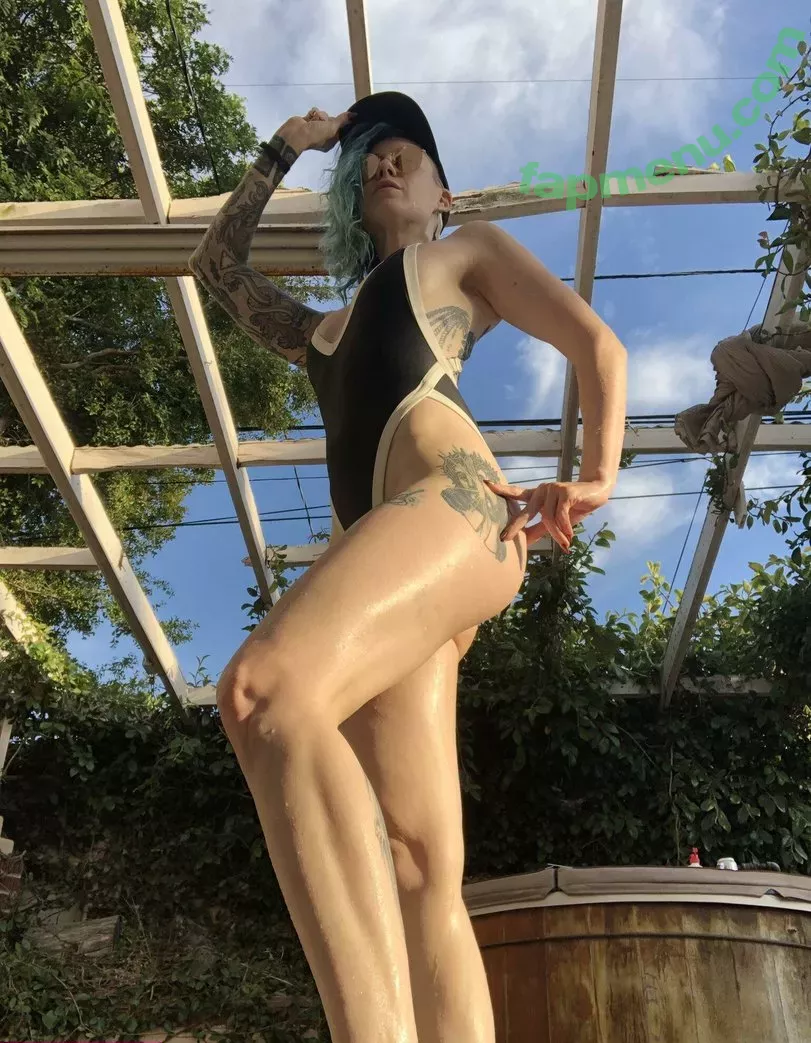 Comicbookgirl19 nude photo #0169 (DanikaXIX / pirateflagnislandgirl)