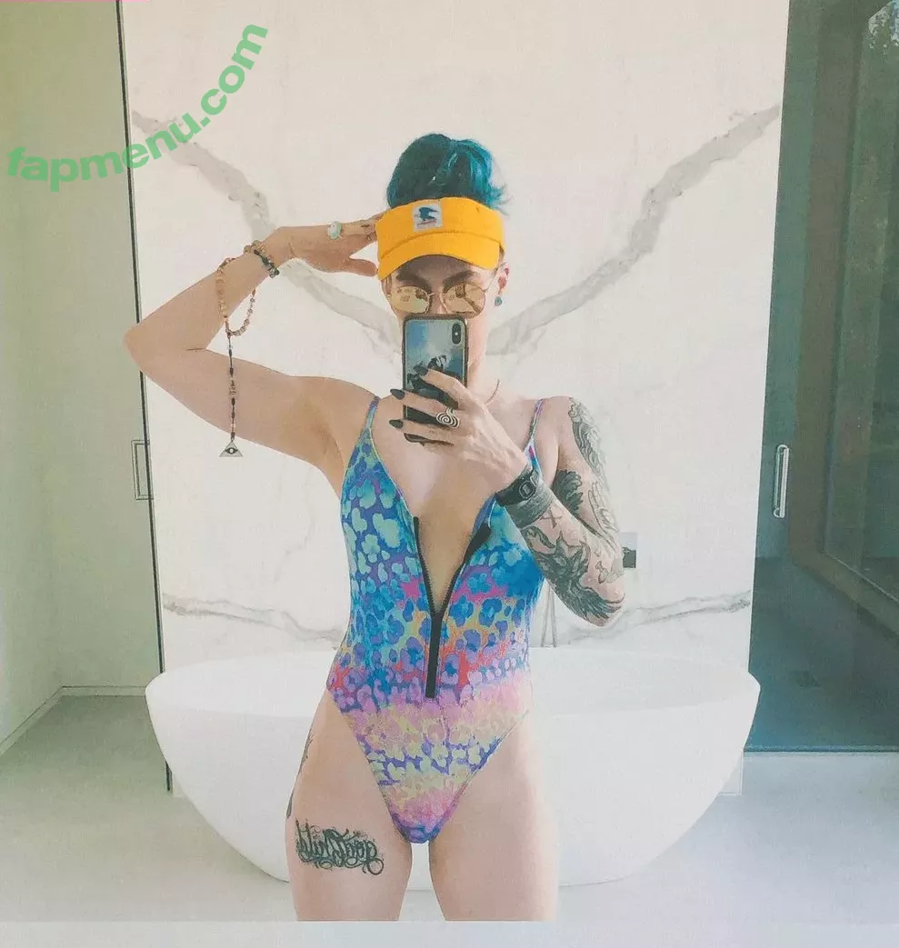 Comicbookgirl19 nude photo #0184 (DanikaXIX / pirateflagnislandgirl)