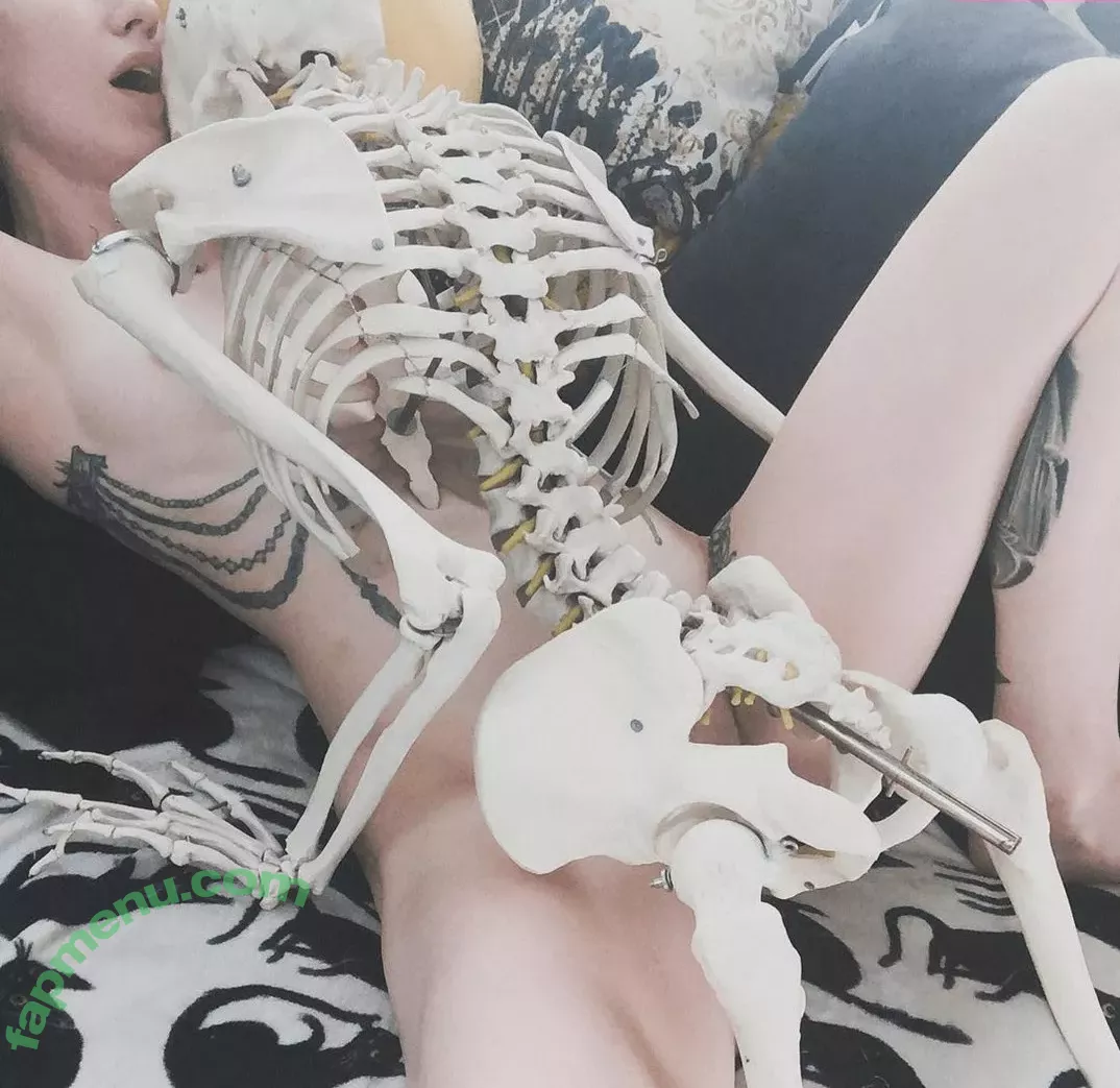 Comicbookgirl19 nude photo #0205 (DanikaXIX / pirateflagnislandgirl)