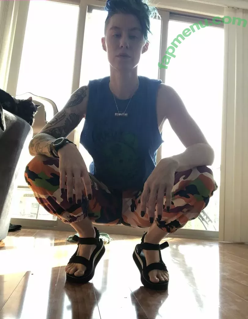 Comicbookgirl19 nude photo #0208 (DanikaXIX / pirateflagnislandgirl)