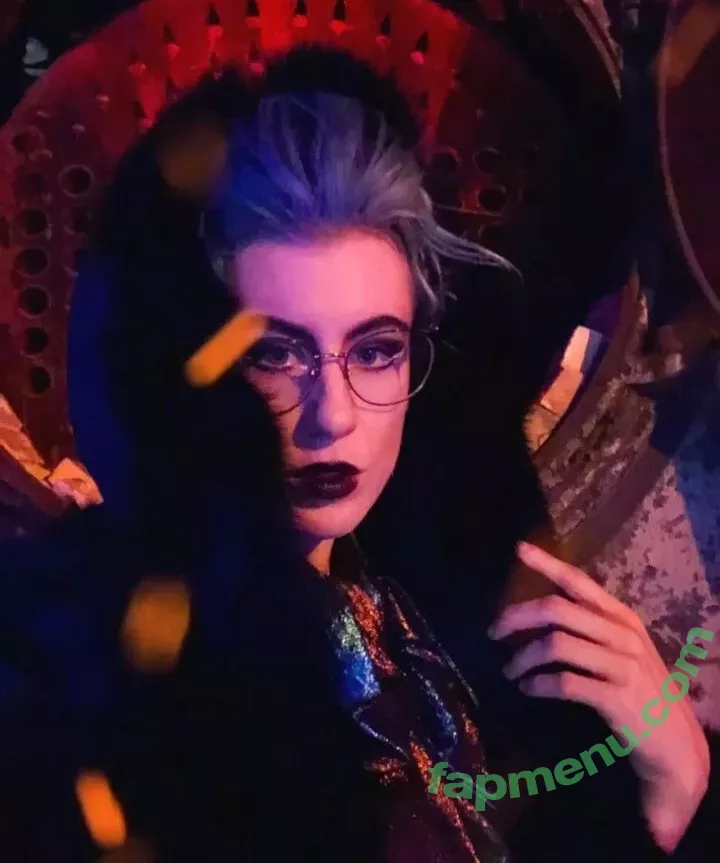 Comicbookgirl19 nude photo #0210 (DanikaXIX / pirateflagnislandgirl)