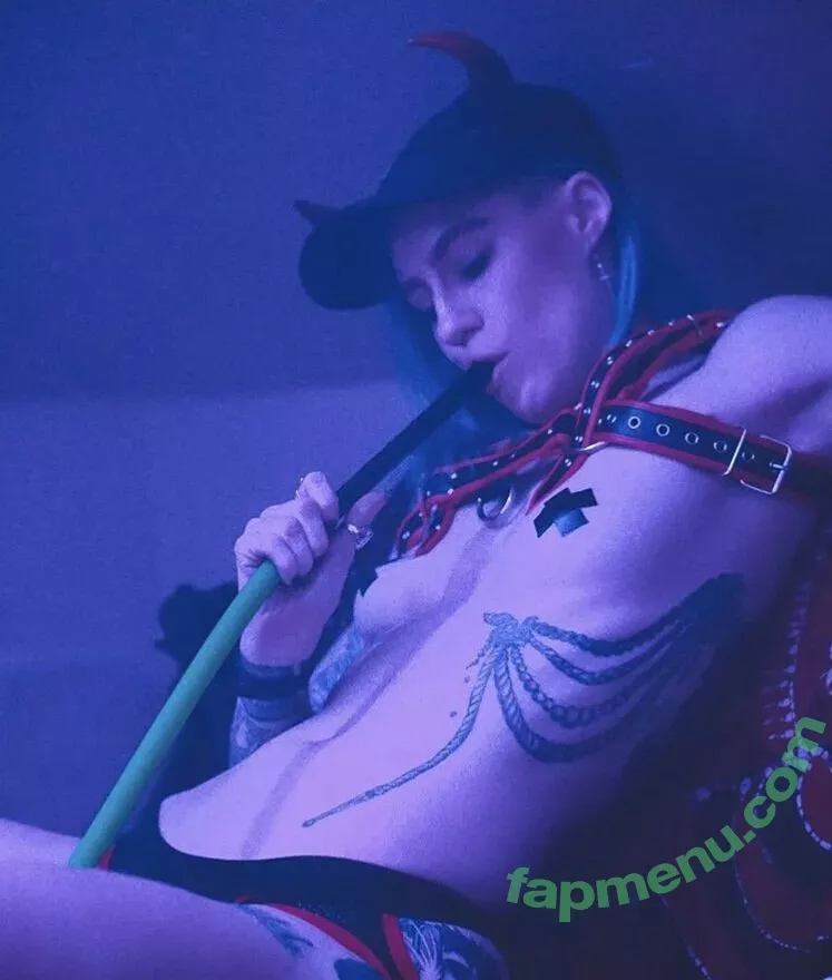 Comicbookgirl19 nude photo #0218 (DanikaXIX / pirateflagnislandgirl)