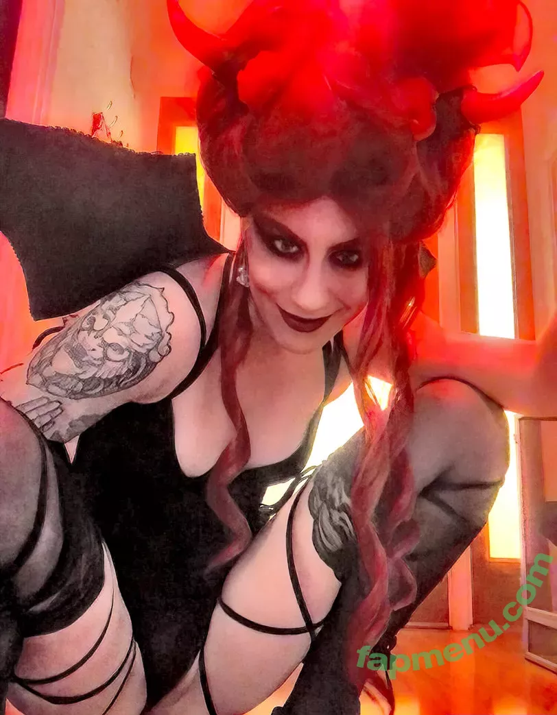 Comicbookgirl19 nude photo #0240 (DanikaXIX / pirateflagnislandgirl)