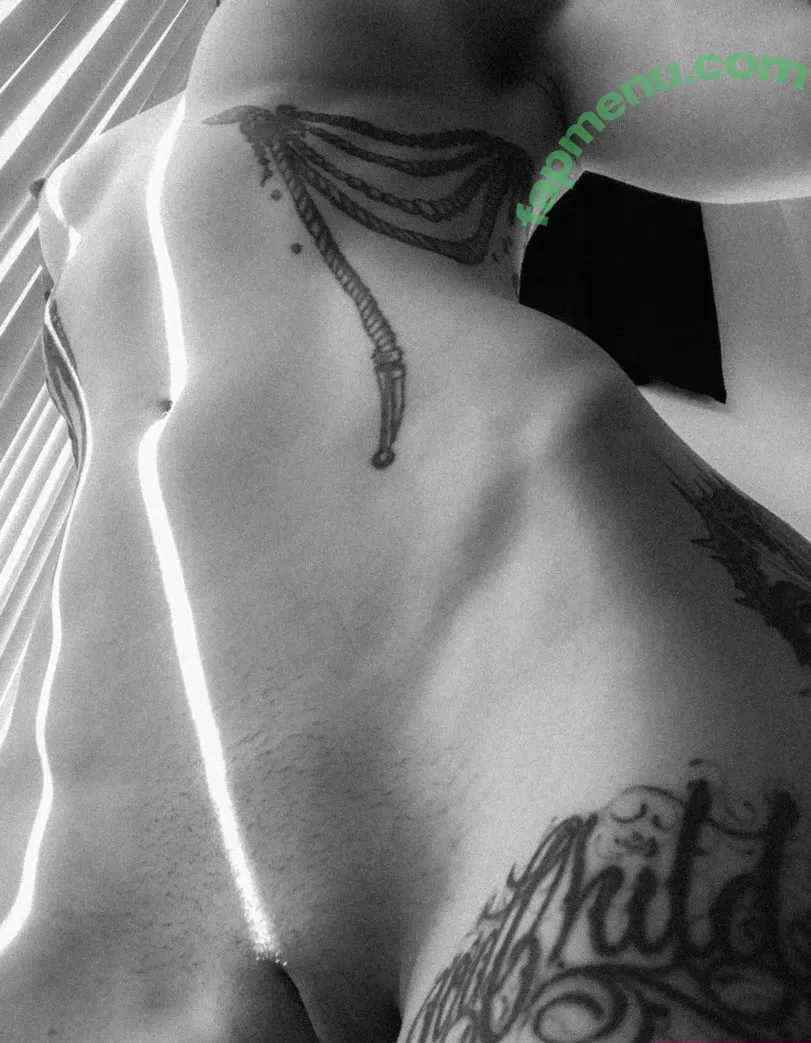 Comicbookgirl19 nude photo #0244 (DanikaXIX / pirateflagnislandgirl)