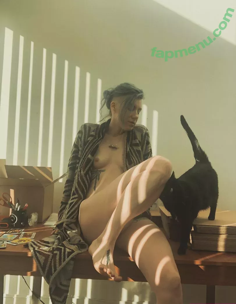 Comicbookgirl19 nude photo #0254 (DanikaXIX / pirateflagnislandgirl)