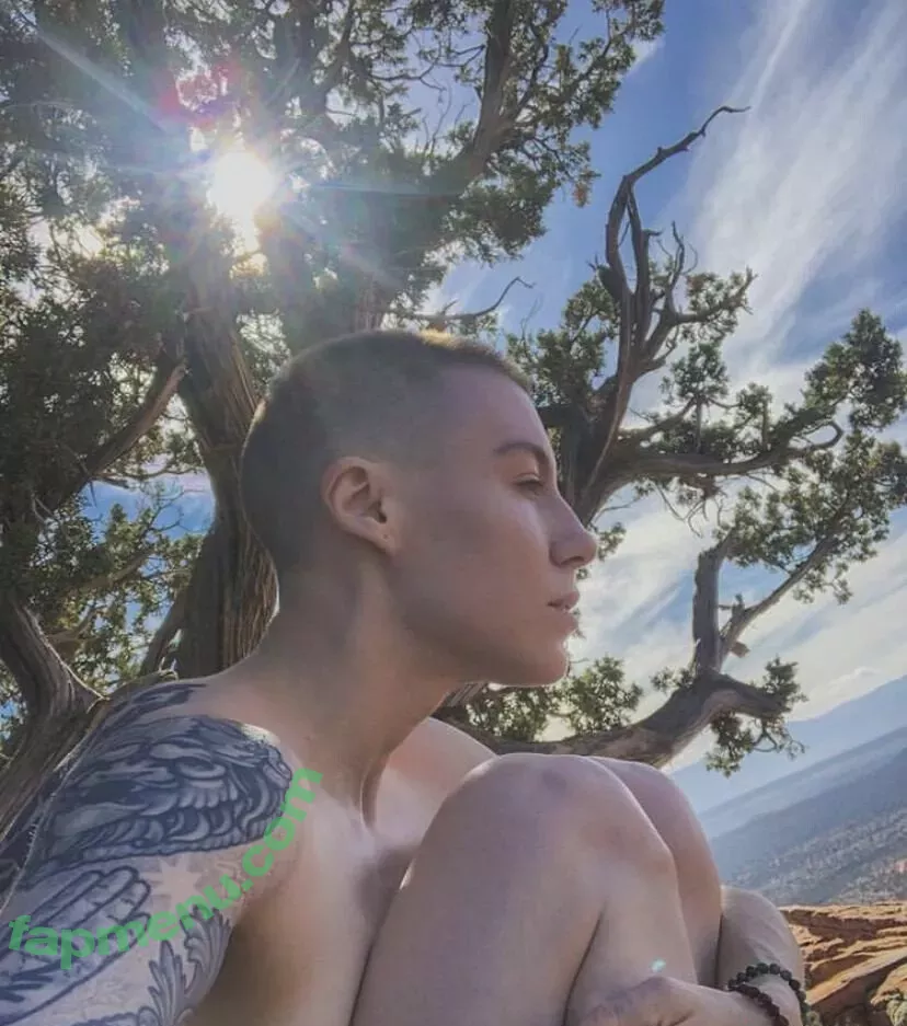 Comicbookgirl19 nude photo #0271 (DanikaXIX / pirateflagnislandgirl)