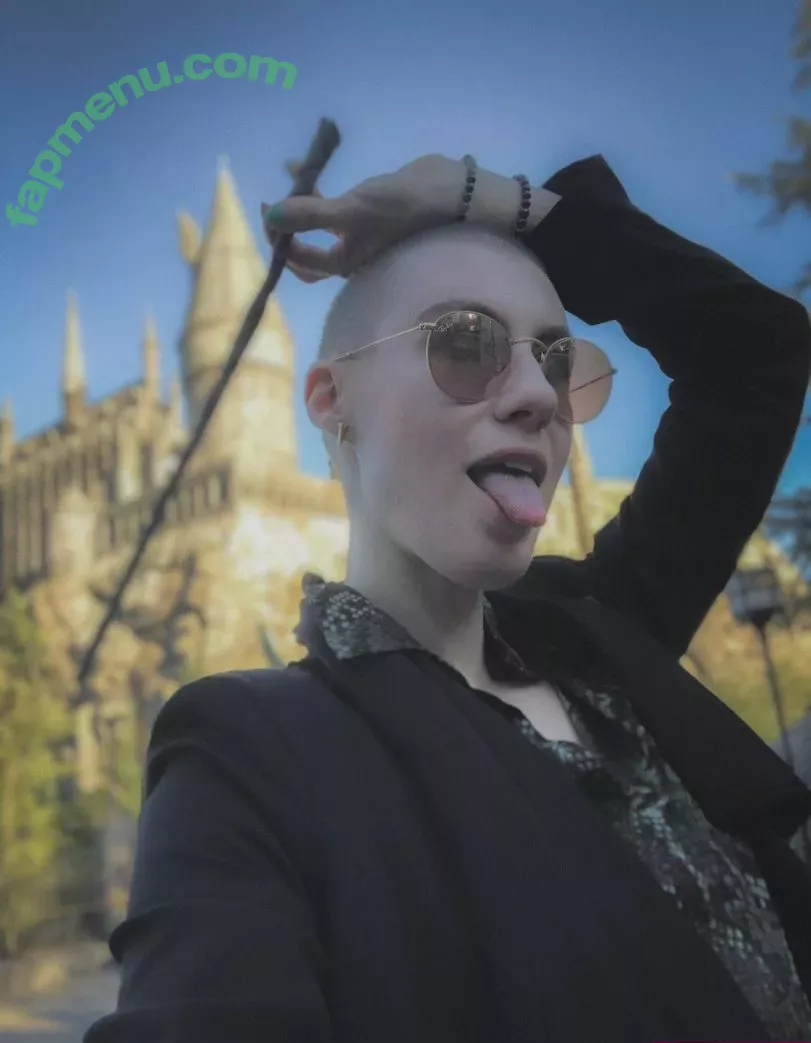 Comicbookgirl19 nude photo #0320 (DanikaXIX / pirateflagnislandgirl)