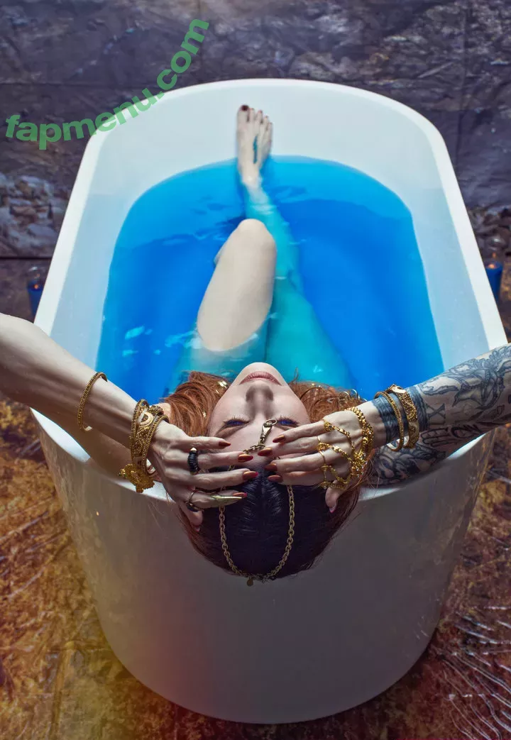 Comicbookgirl19 nude photo #0387 (DanikaXIX / pirateflagnislandgirl)