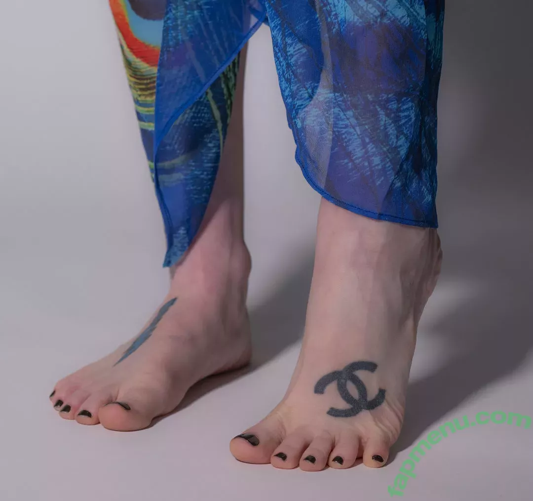 Comicbookgirl19 nude photo #0411 (DanikaXIX / pirateflagnislandgirl)