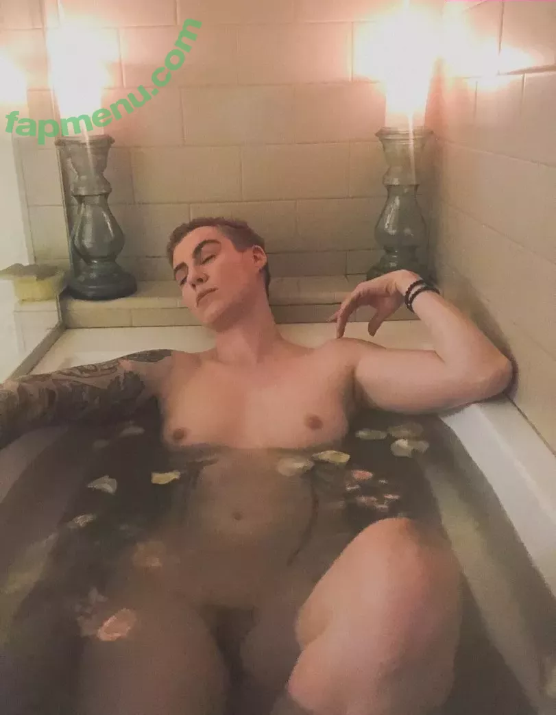 Comicbookgirl19 nude photo #0548 (DanikaXIX / pirateflagnislandgirl)