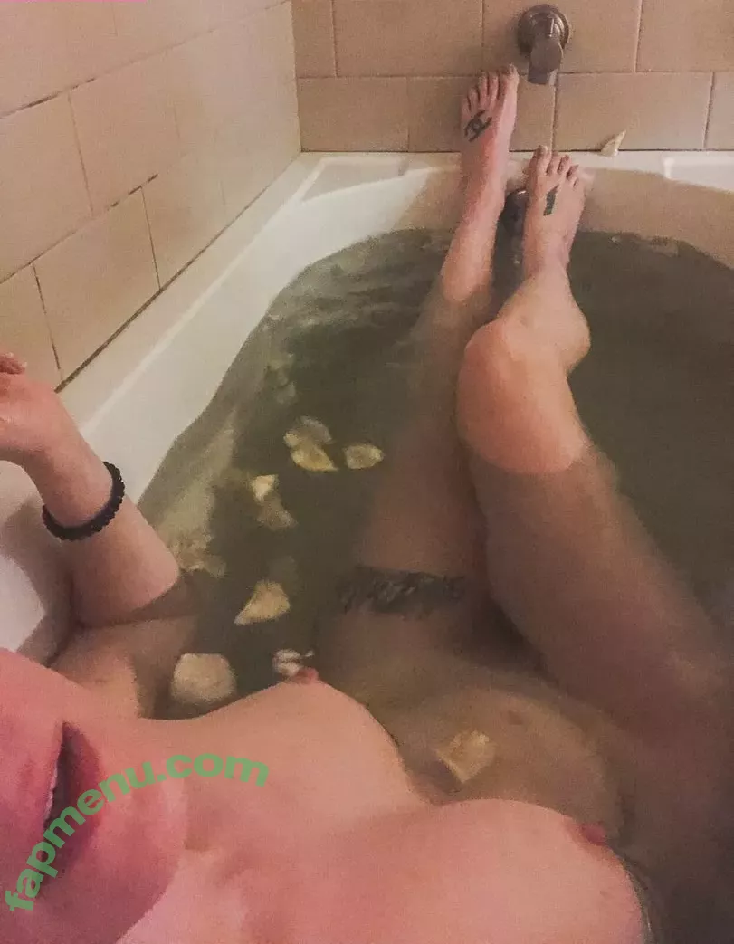 Comicbookgirl19 nude photo #0554 (DanikaXIX / pirateflagnislandgirl)