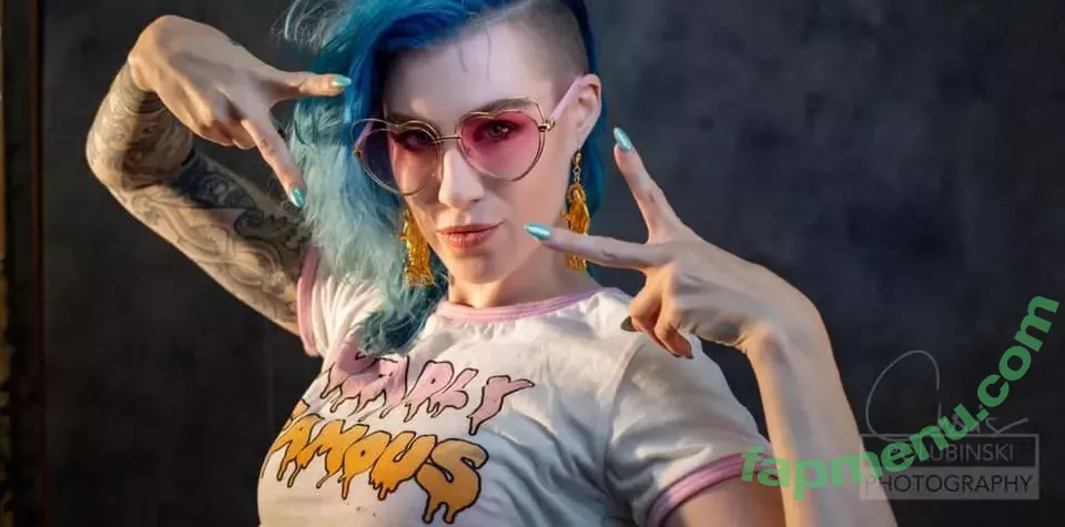 Comicbookgirl19 nude photo #0564 (DanikaXIX / pirateflagnislandgirl)