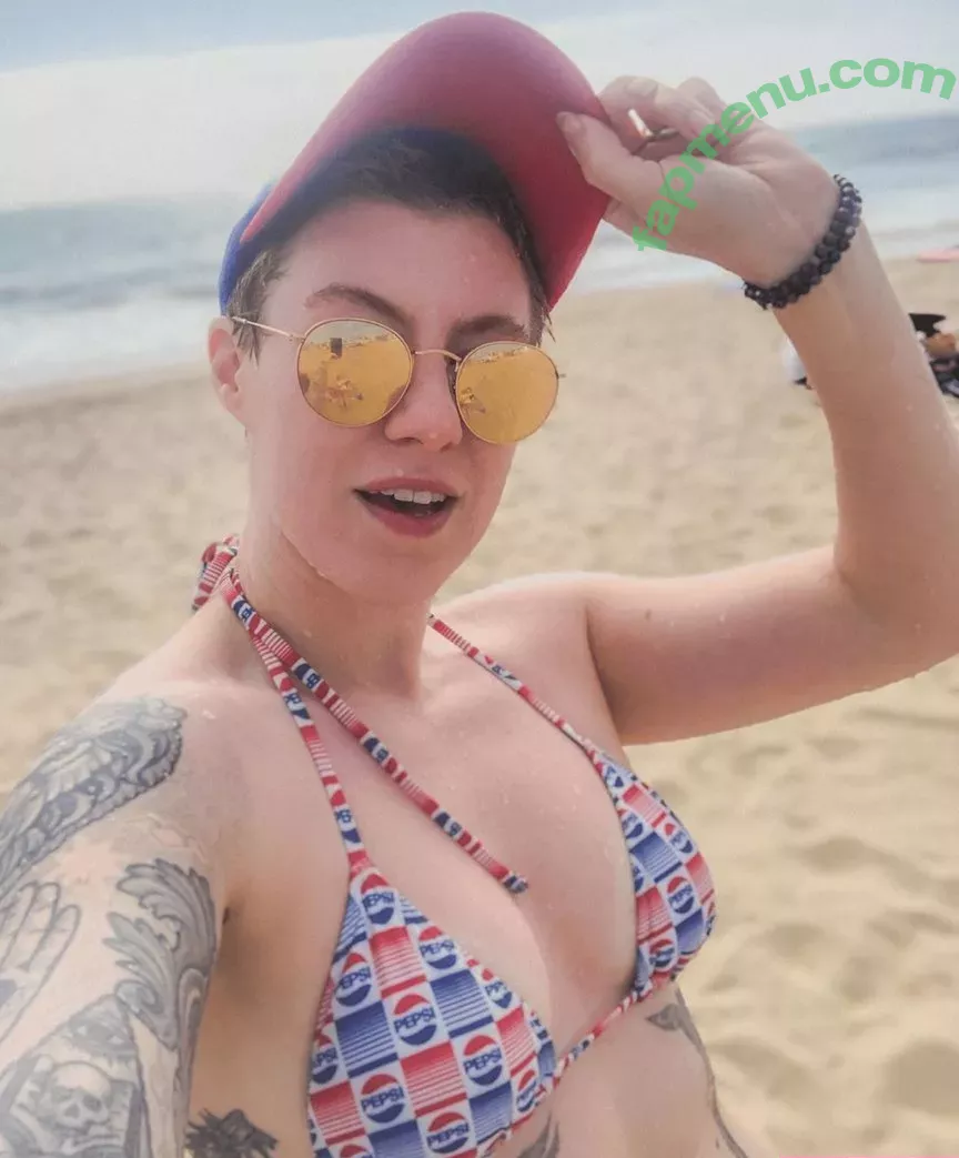 Comicbookgirl19 nude photo #0577 (DanikaXIX / pirateflagnislandgirl)