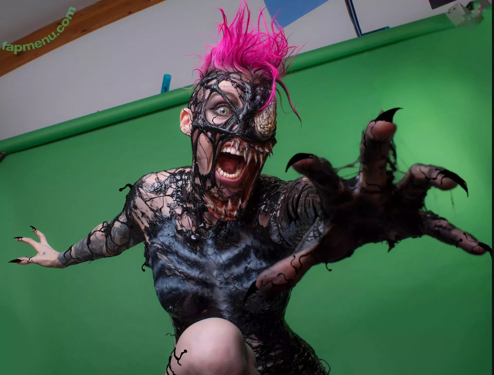 Comicbookgirl19 nude photo #0663 (DanikaXIX / pirateflagnislandgirl)