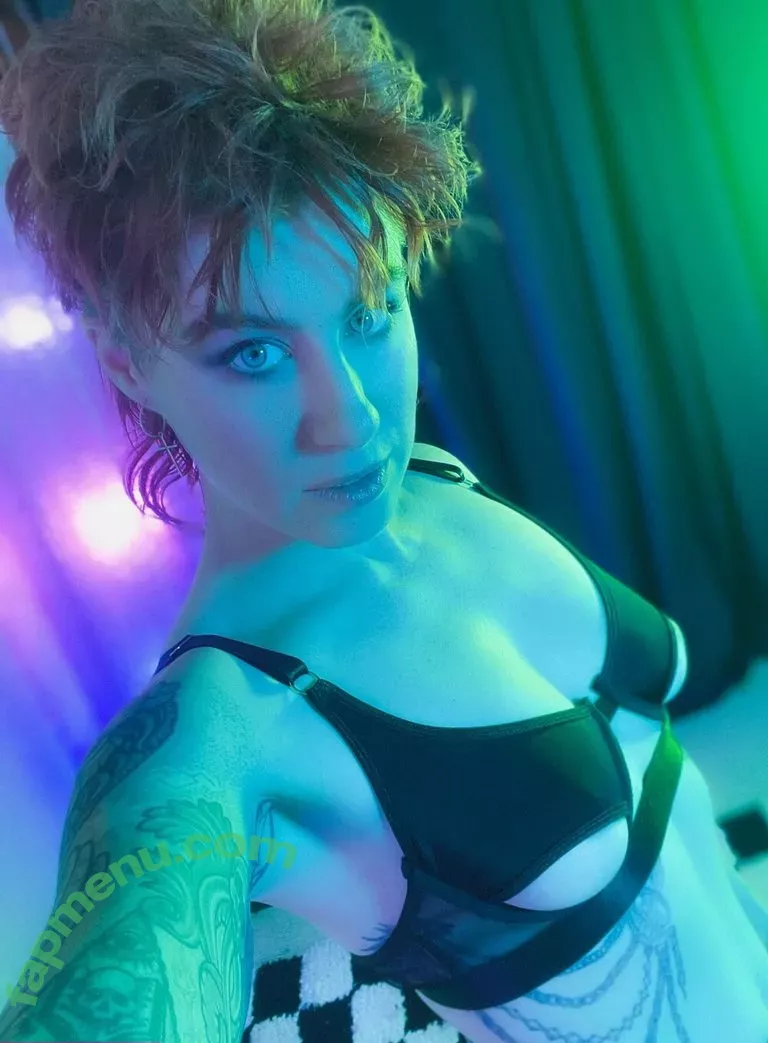 Comicbookgirl19 nude photo #0683 (DanikaXIX / pirateflagnislandgirl)