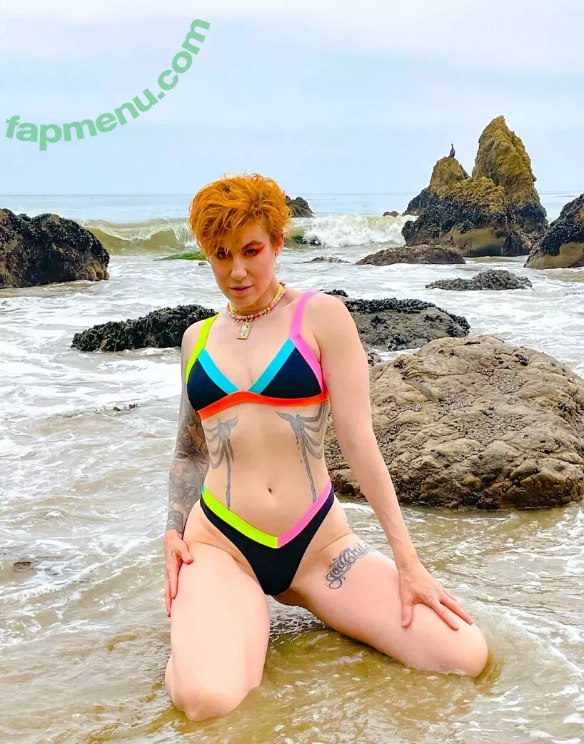 Comicbookgirl19 nude photo #0712 (DanikaXIX / pirateflagnislandgirl)