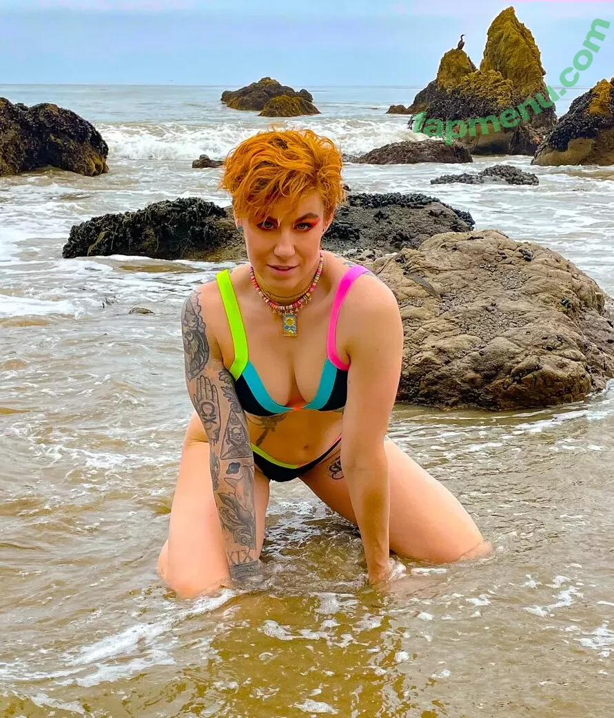 Comicbookgirl19 nude photo #0714 (DanikaXIX / pirateflagnislandgirl)