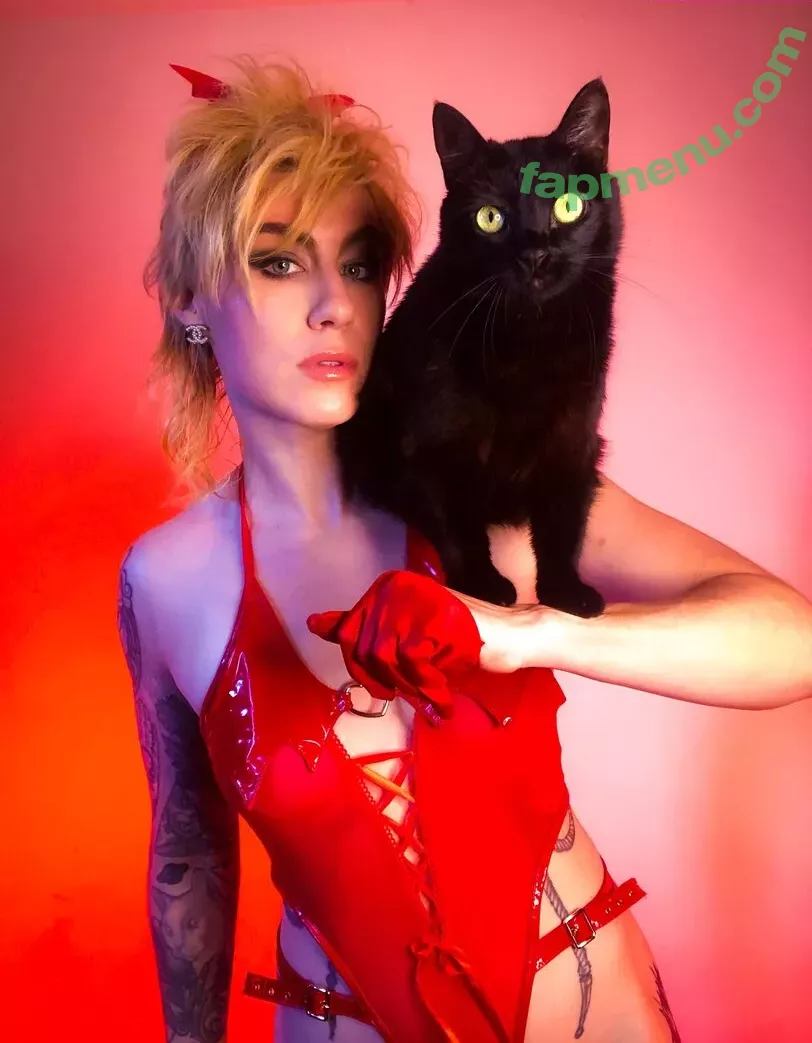 Comicbookgirl19 nude photo #0740 (DanikaXIX / pirateflagnislandgirl)