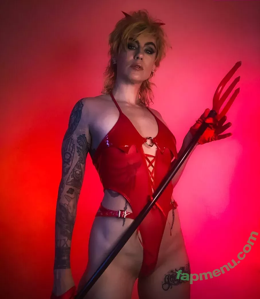 Comicbookgirl19 nude photo #0743 (DanikaXIX / pirateflagnislandgirl)