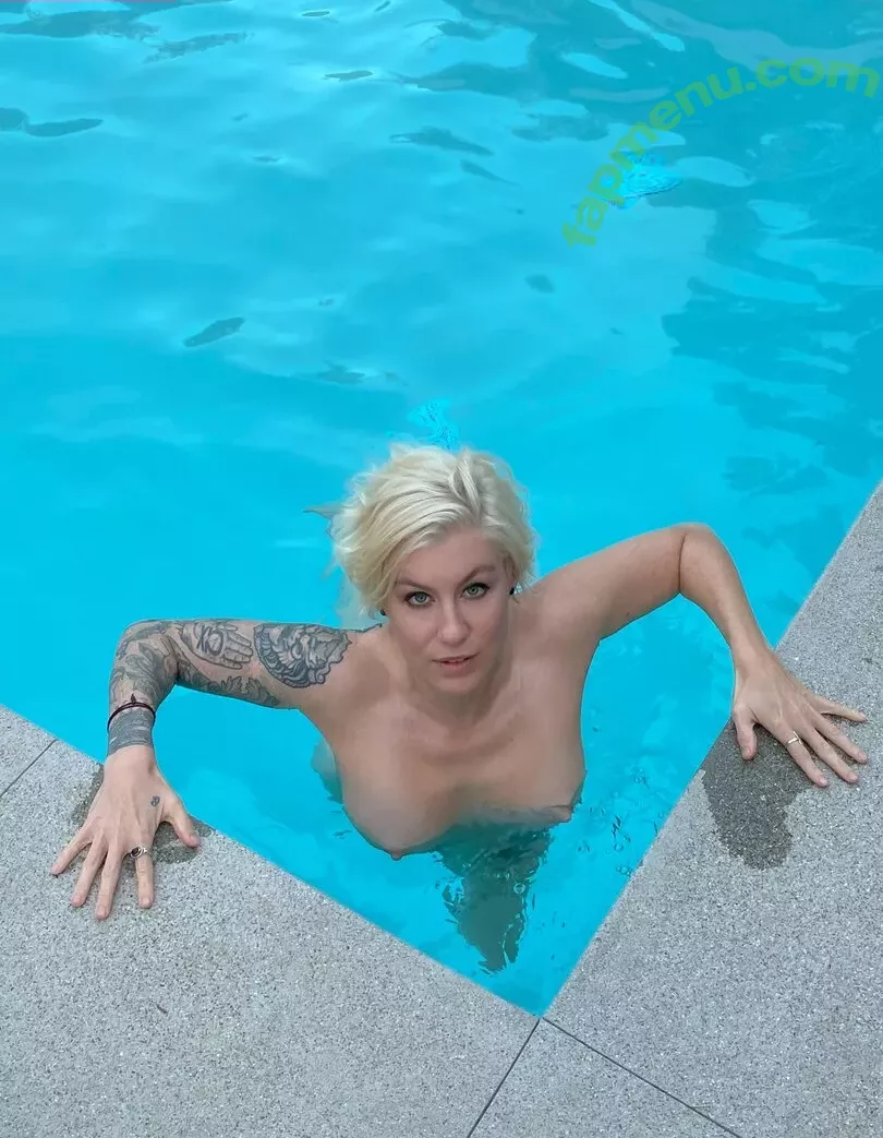 Comicbookgirl19 nude photo #0758 (DanikaXIX / pirateflagnislandgirl)