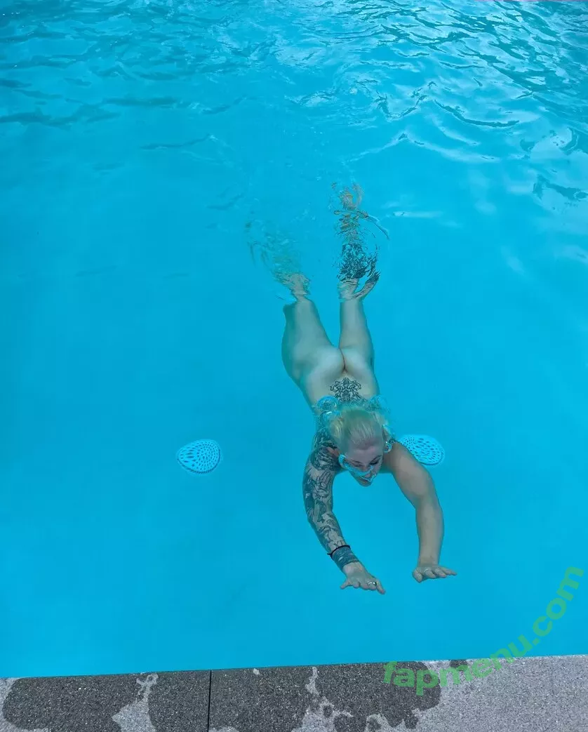 Comicbookgirl19 nude photo #0759 (DanikaXIX / pirateflagnislandgirl)