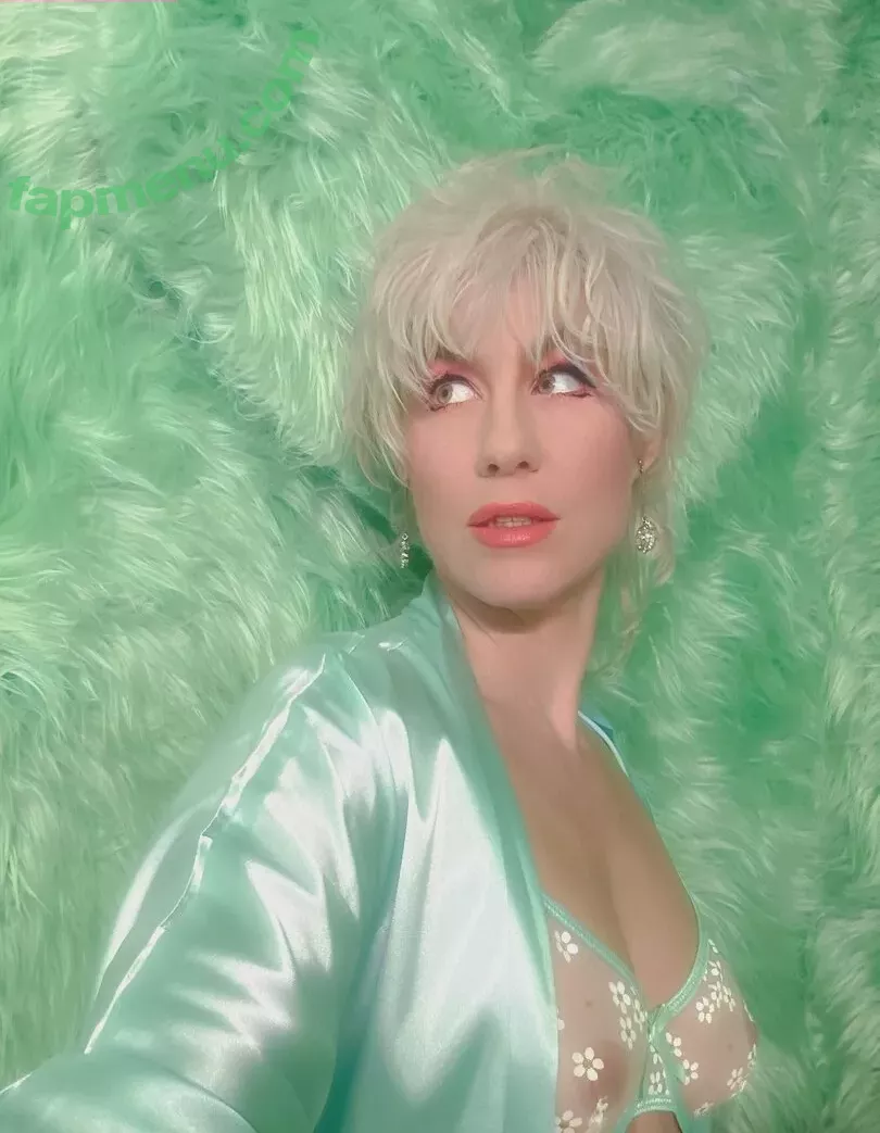 Comicbookgirl19 nude photo #0783 (DanikaXIX / pirateflagnislandgirl)