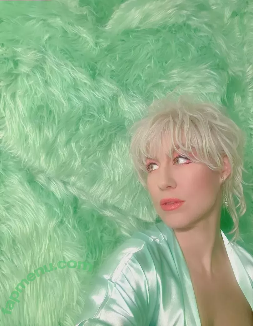 Comicbookgirl19 nude photo #0784 (DanikaXIX / pirateflagnislandgirl)