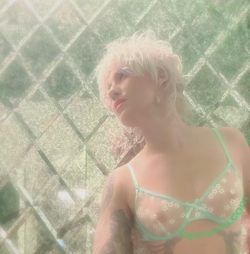 Comicbookgirl19 nude photo #0786 (DanikaXIX / pirateflagnislandgirl)