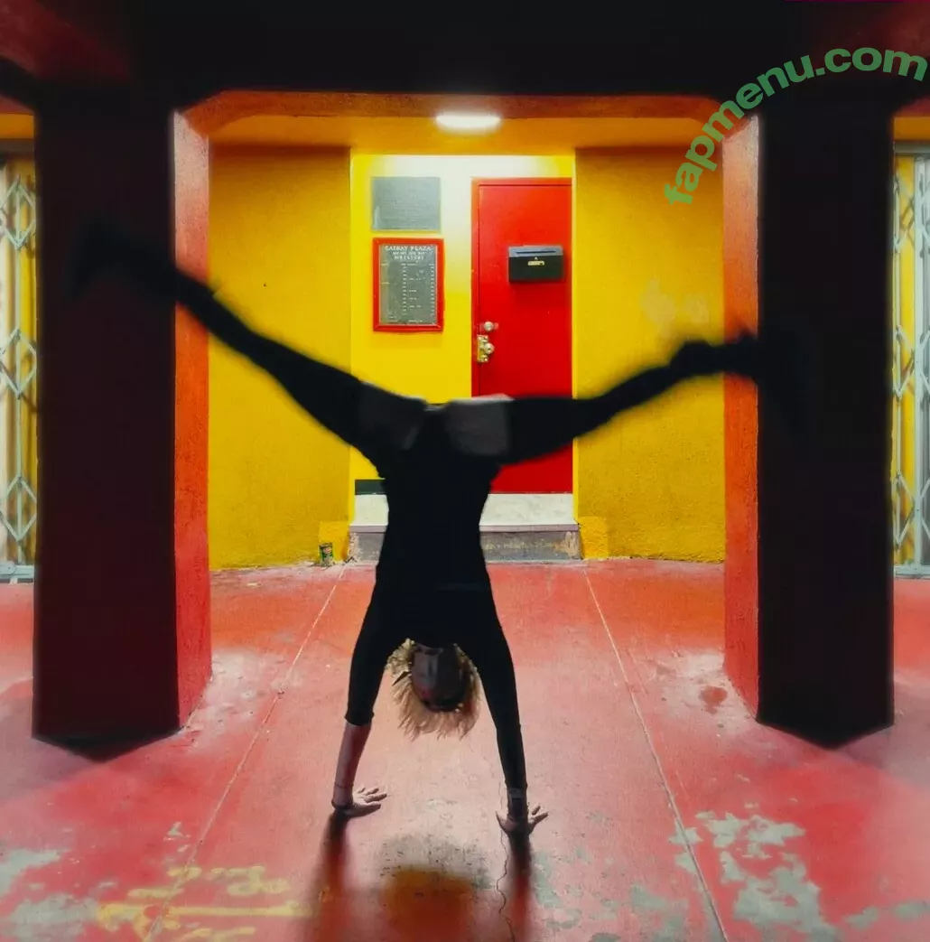 Comicbookgirl19 nude photo #0806 (DanikaXIX / pirateflagnislandgirl)