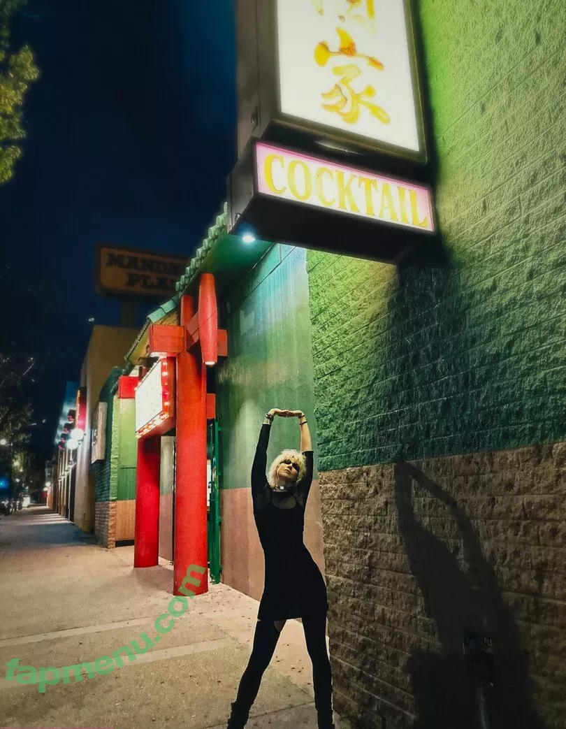 Comicbookgirl19 nude photo #0807 (DanikaXIX / pirateflagnislandgirl)