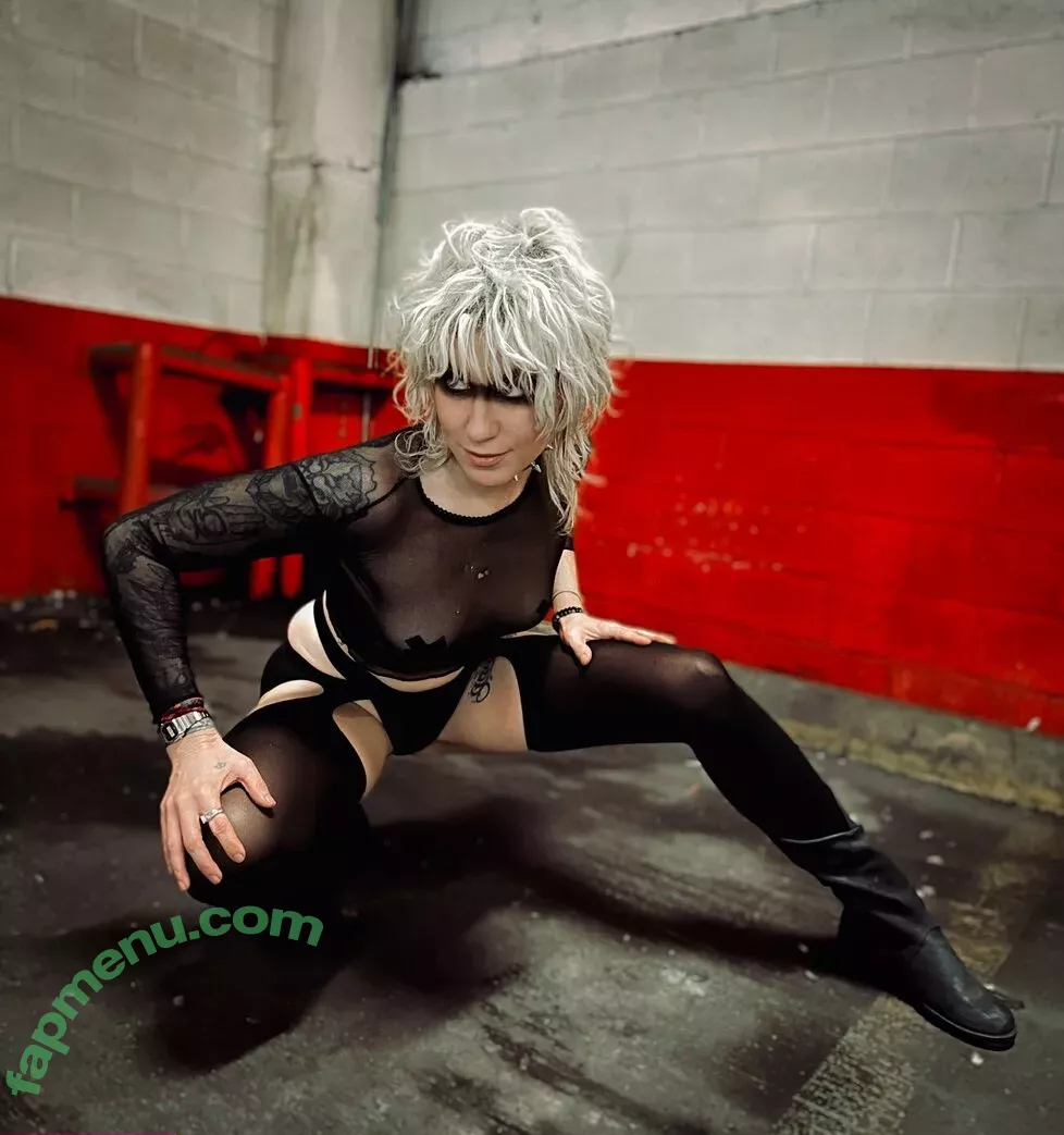 Comicbookgirl19 nude photo #0809 (DanikaXIX / pirateflagnislandgirl)