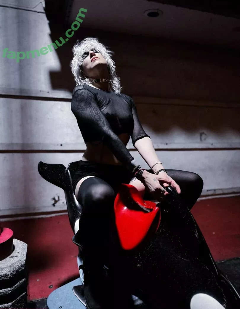 Comicbookgirl19 nude photo #0811 (DanikaXIX / pirateflagnislandgirl)