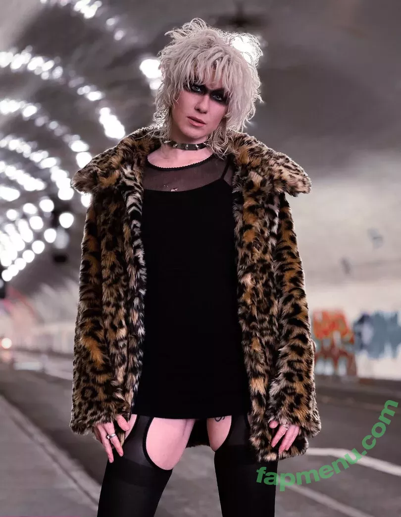 Comicbookgirl19 nude photo #0813 (DanikaXIX / pirateflagnislandgirl)