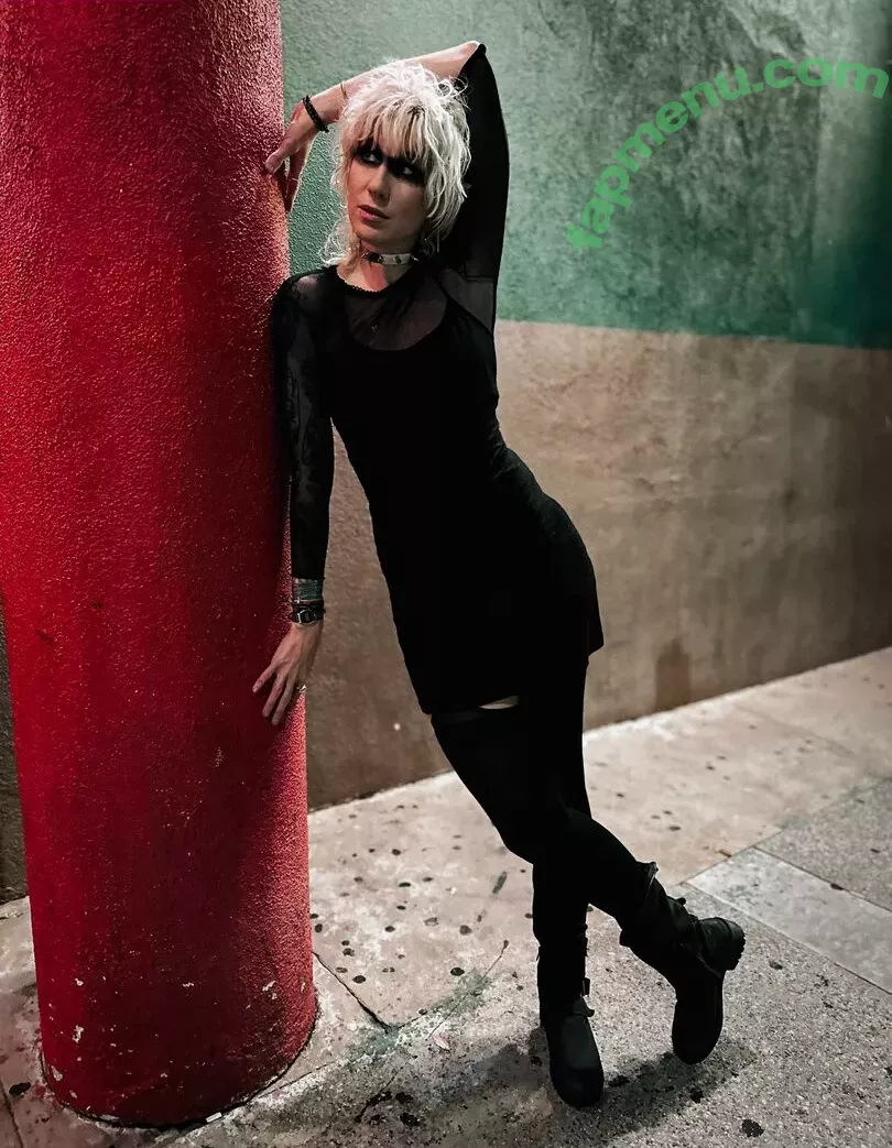 Comicbookgirl19 nude photo #0824 (DanikaXIX / pirateflagnislandgirl)