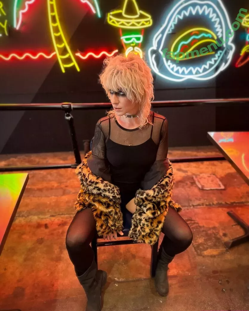 Comicbookgirl19 nude photo #0830 (DanikaXIX / pirateflagnislandgirl)