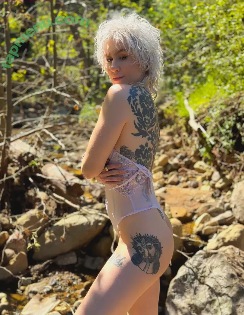 Comicbookgirl19 nude photo #0853 (DanikaXIX / pirateflagnislandgirl)