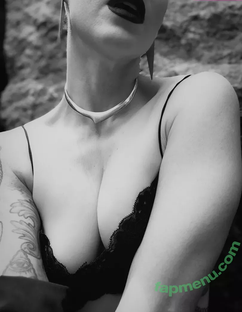 Comicbookgirl19 nude photo #0901 (DanikaXIX / pirateflagnislandgirl)