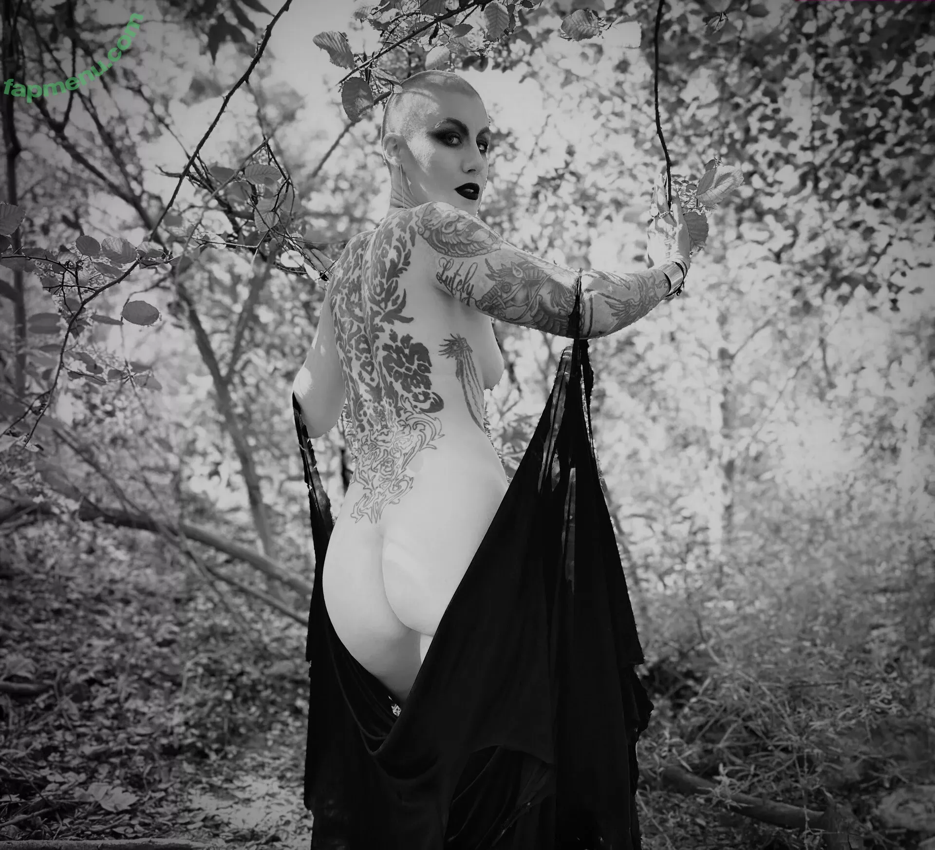 Comicbookgirl19 nude photo #0903 (DanikaXIX / pirateflagnislandgirl)