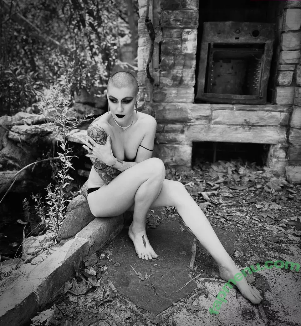 Comicbookgirl19 nude photo #0905 (DanikaXIX / pirateflagnislandgirl)