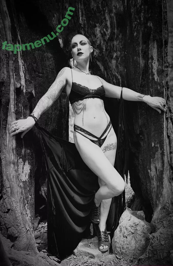 Comicbookgirl19 nude photo #0908 (DanikaXIX / pirateflagnislandgirl)