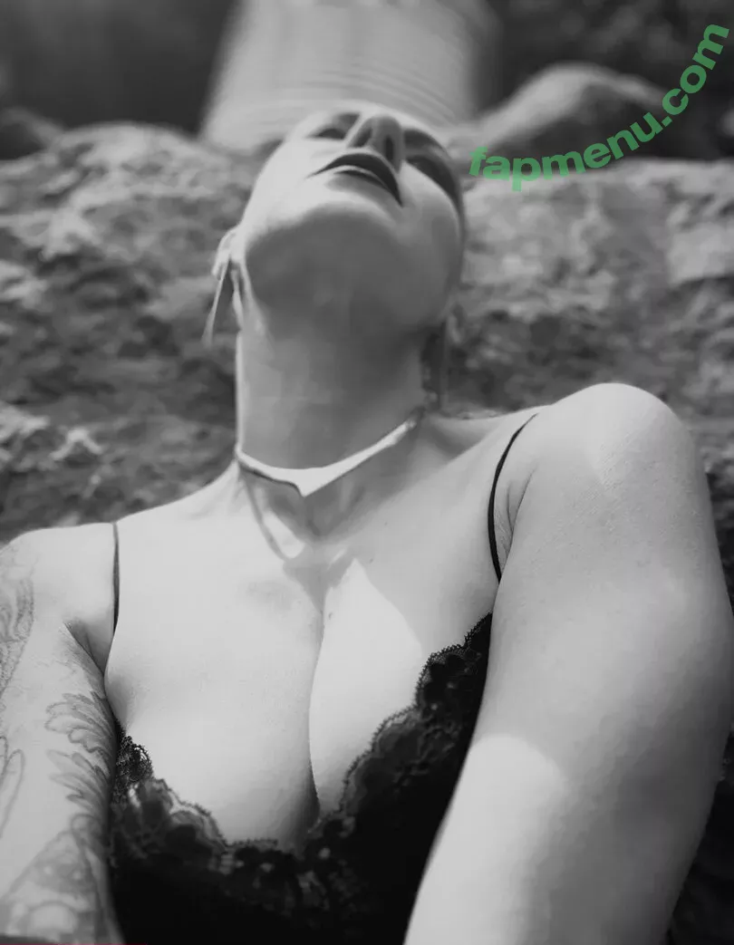 Comicbookgirl19 nude photo #0910 (DanikaXIX / pirateflagnislandgirl)