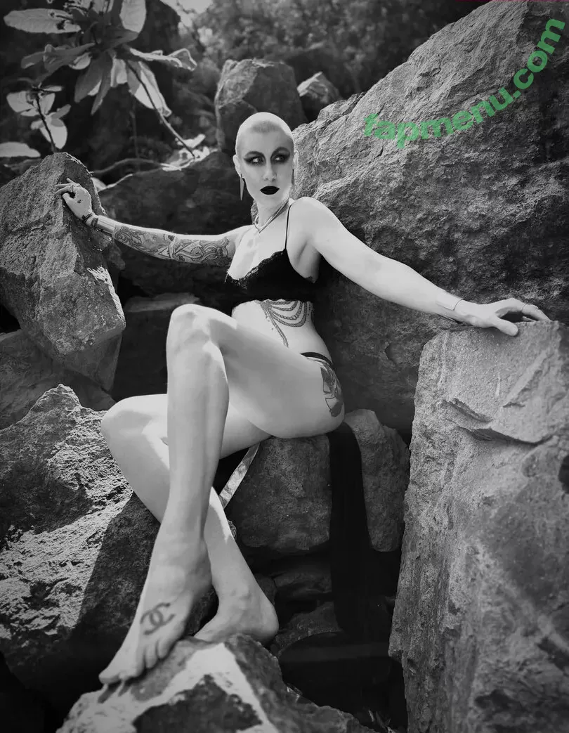 Comicbookgirl19 nude photo #0914 (DanikaXIX / pirateflagnislandgirl)