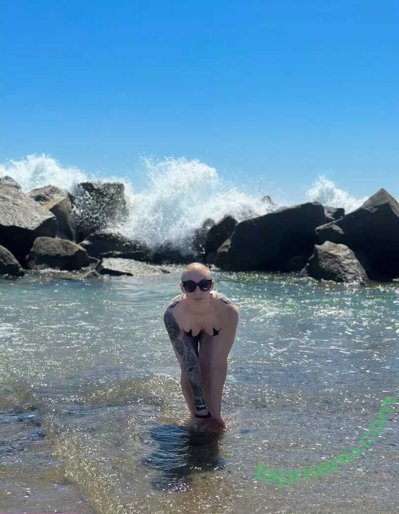 Comicbookgirl19 nude photo #0923 (DanikaXIX / pirateflagnislandgirl)