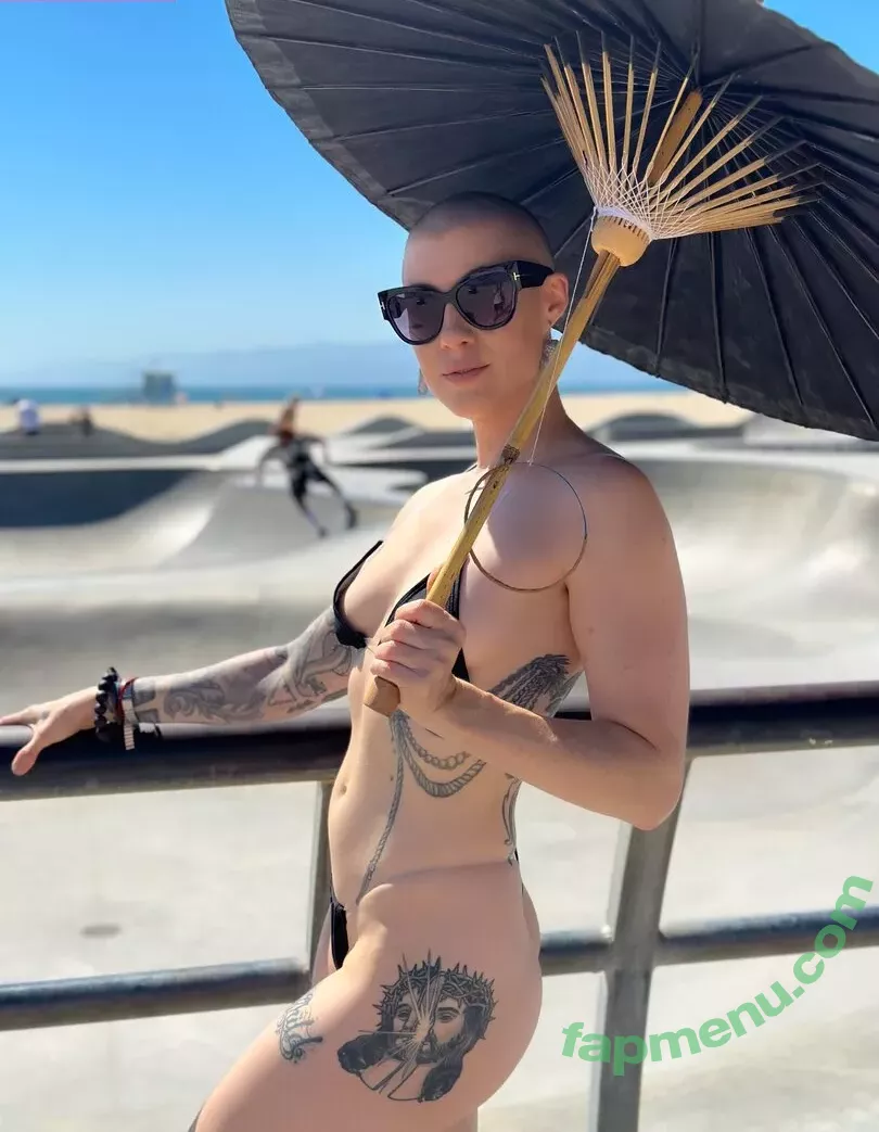 Comicbookgirl19 nude photo #0929 (DanikaXIX / pirateflagnislandgirl)