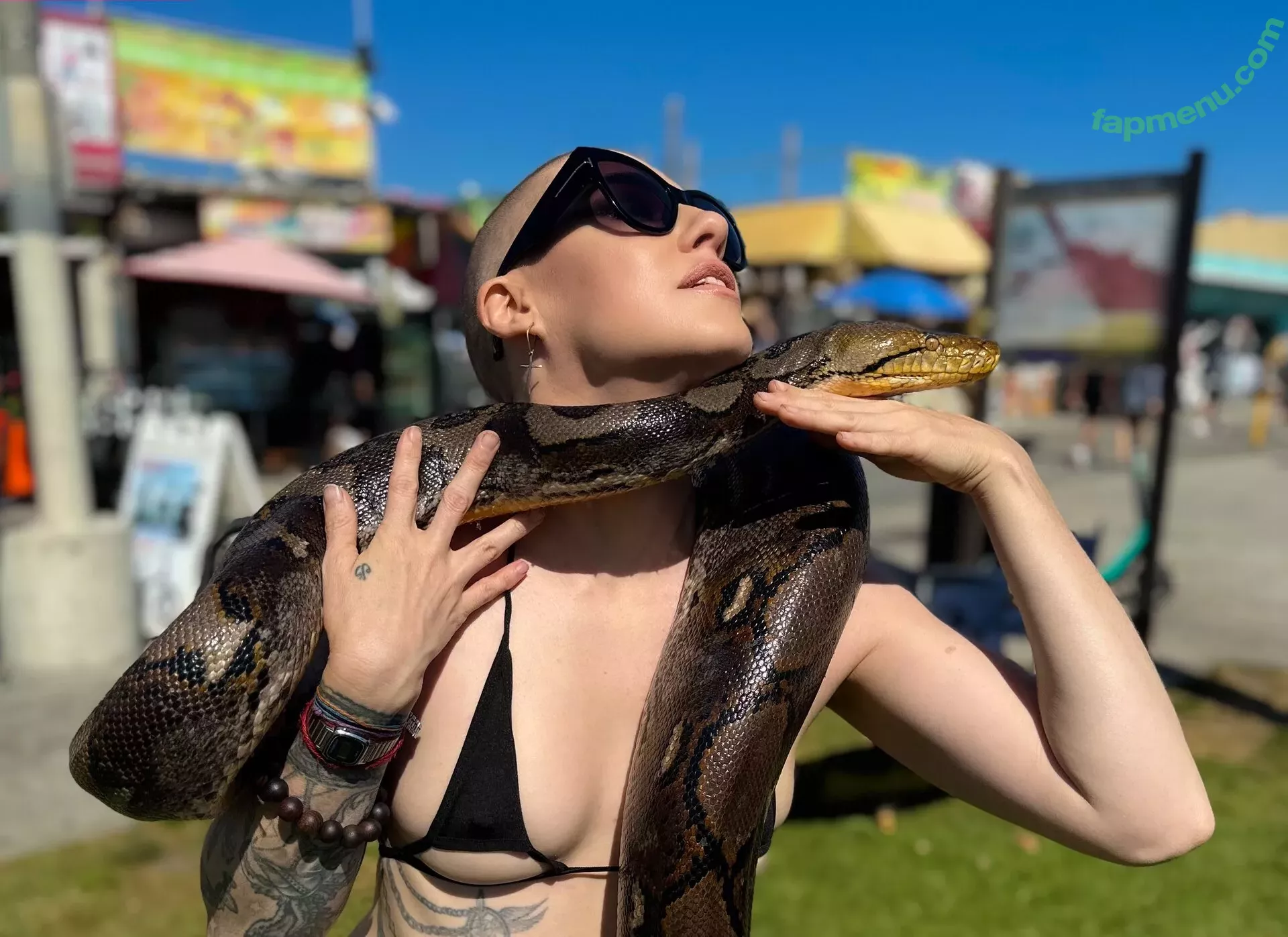 Comicbookgirl19 nude photo #0934 (DanikaXIX / pirateflagnislandgirl)