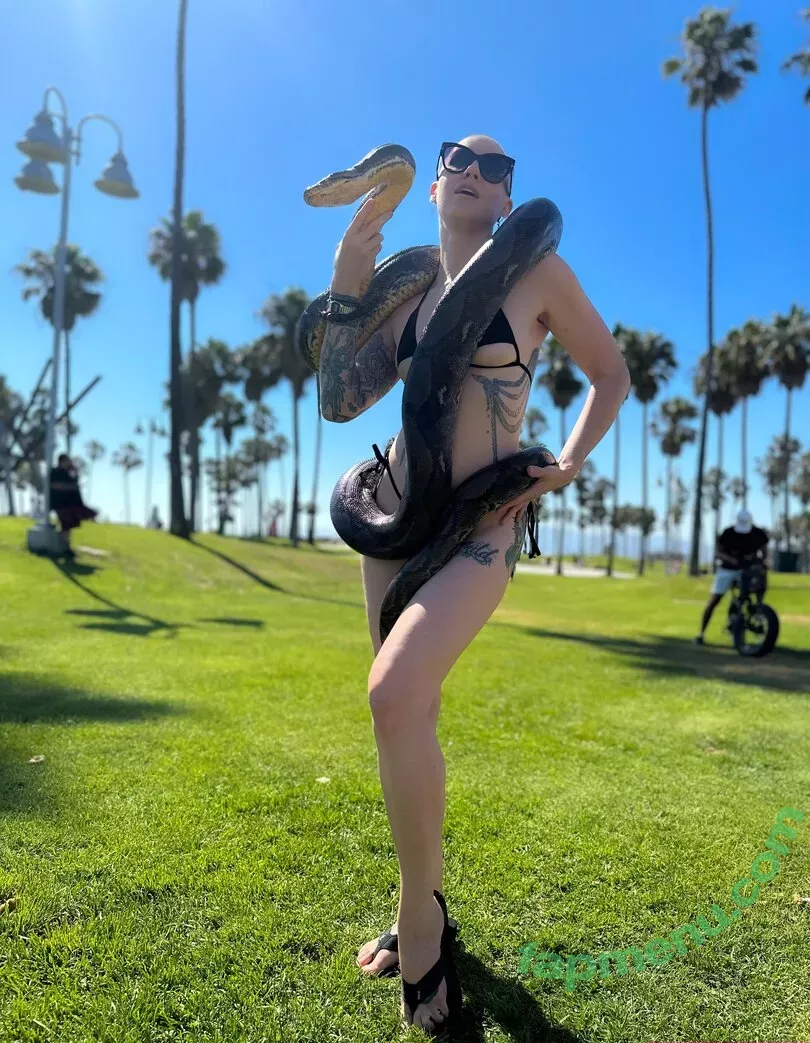 Comicbookgirl19 nude photo #0938 (DanikaXIX / pirateflagnislandgirl)