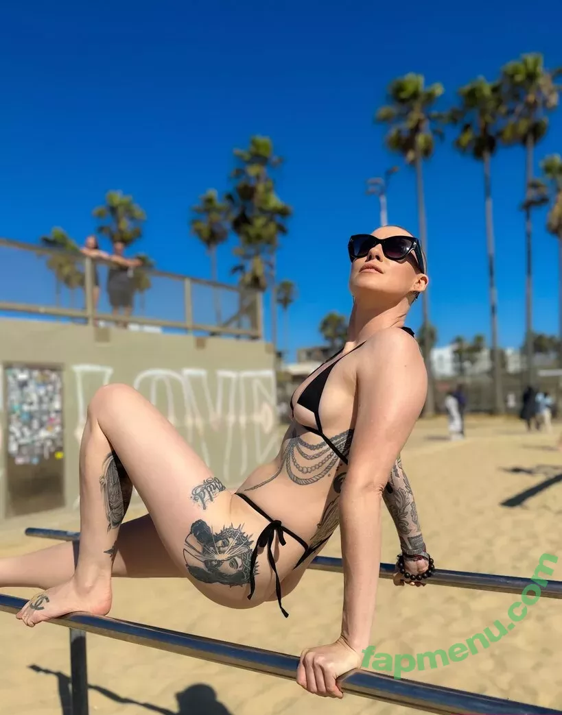 Comicbookgirl19 nude photo #0942 (DanikaXIX / pirateflagnislandgirl)