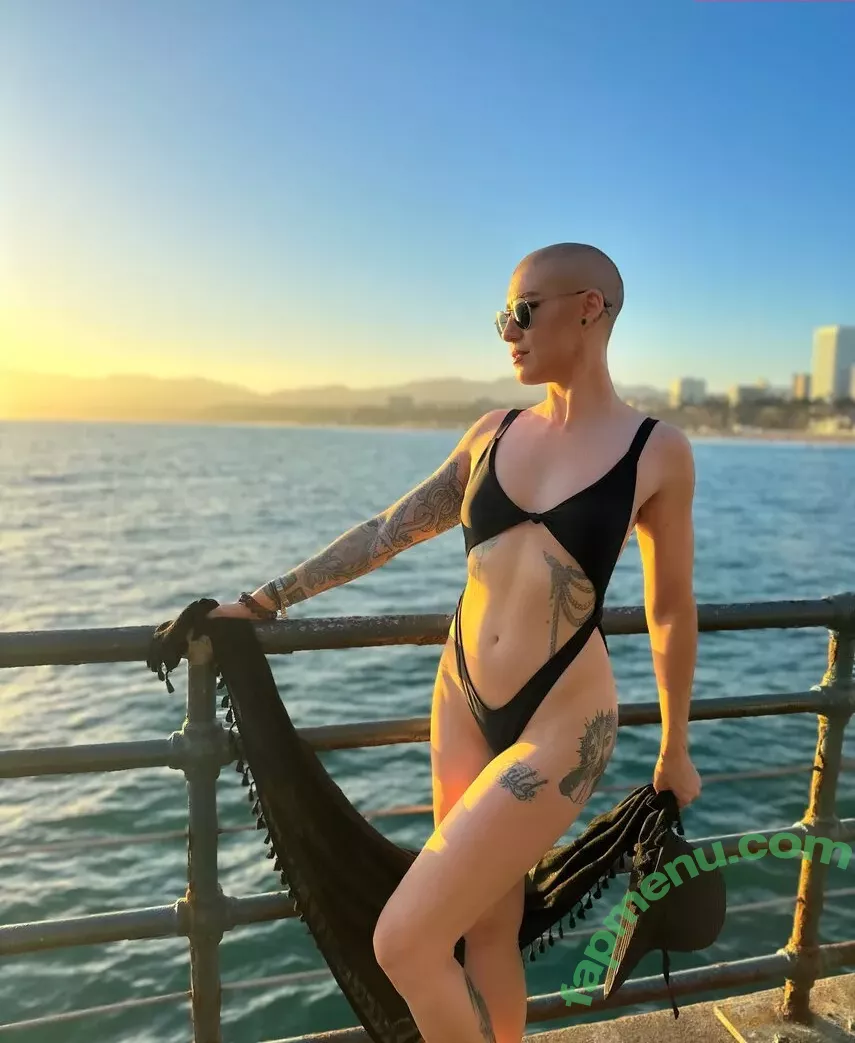 Comicbookgirl19 nude photo #0958 (DanikaXIX / pirateflagnislandgirl)